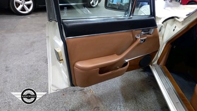 Lot 834 - 1978 DAIMLER SOVEREIGN 4.2 LWB AUTO