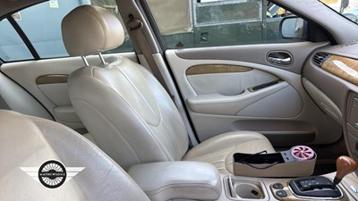 Lot 636 - 2001 JAGUAR S-TYPE V8 AUTO