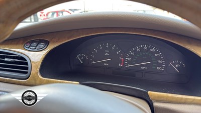 Lot 636 - 2001 JAGUAR S-TYPE V8 AUTO