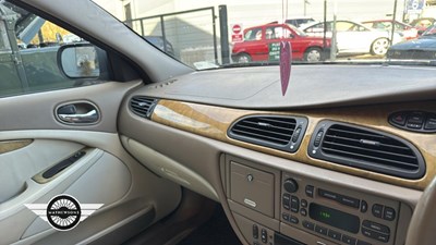 Lot 636 - 2001 JAGUAR S-TYPE V8 AUTO
