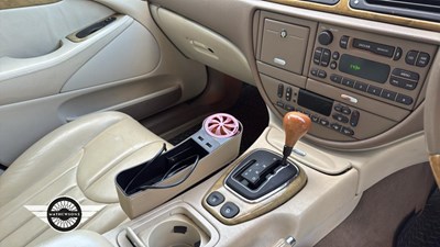 Lot 636 - 2001 JAGUAR S-TYPE V8 AUTO