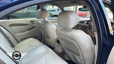 Lot 636 - 2001 JAGUAR S-TYPE V8 AUTO
