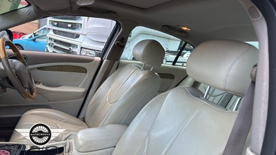 Lot 636 - 2001 JAGUAR S-TYPE V8 AUTO