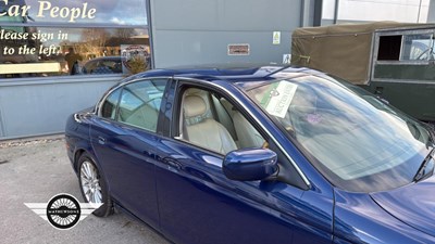 Lot 636 - 2001 JAGUAR S-TYPE V8 AUTO
