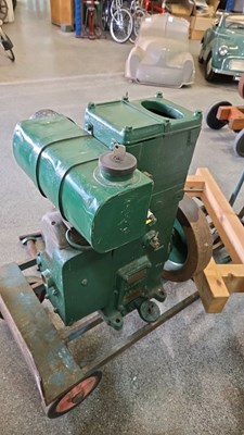 Lot 315 - LISTER STATIONARY ENGINE