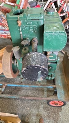 Lot 315 - LISTER STATIONARY ENGINE