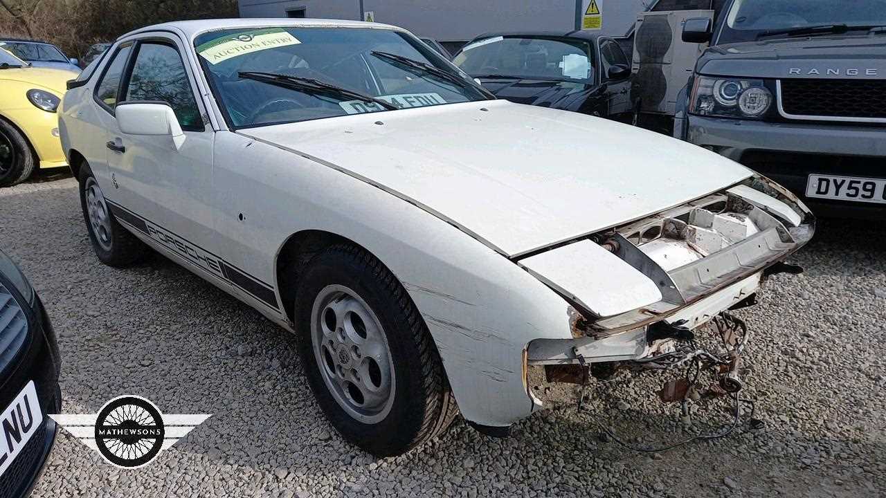 Lot 322 - 1987 PORSCHE 924