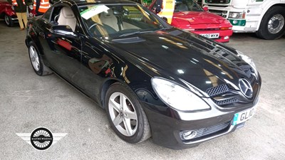 Lot 382 - 2010 MERCEDES-BENZ SLK300 AUTO