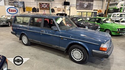 Lot 32 - 1990 VOLVO 240 GL