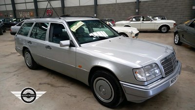 Lot 86 - 1995 MERCEDES E220 AUTO