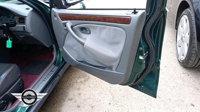 Lot 146 - 1999 ROVER 414I S