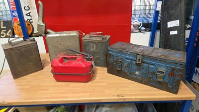 Lot 529 - 4 X METAL FUEL CANS , 1 X METAL AMMO BOX