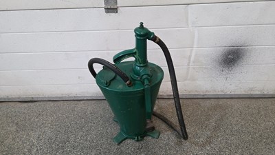 Lot 165 - GEAR OIL DISPENSER