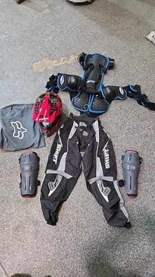 Lot 765 - MOTOR CROSS RIDING KIT