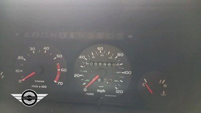 Lot 632 - 1990 VOLVO 340 GL AUTO