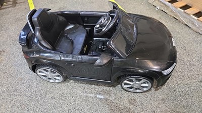 Lot 753 - CHILDS BATTERY OPERATED AUDI TT WITH BUILT IN MP3 PLAYER & LIGHTS