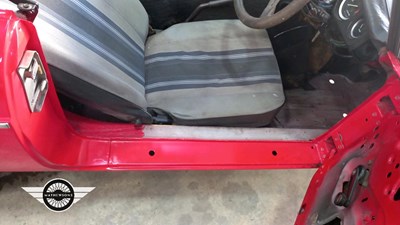 Lot 4 - 1977 MG B