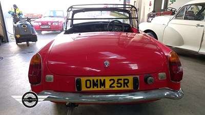 Lot 4 - 1977 MG B