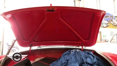 Lot 4 - 1977 MG B