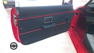 Lot 4 - 1977 MG B