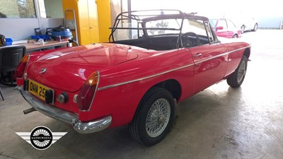 Lot 4 - 1977 MG B