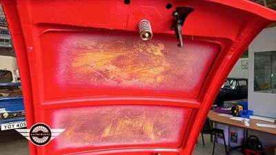 Lot 4 - 1977 MG B