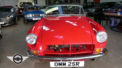 Lot 4 - 1977 MG B