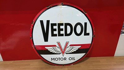 Lot 461 - VEEDOL MOTOR OIL ENAMEL SIGN 20" DIA