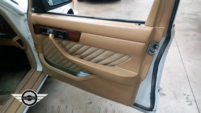 Lot 6 - 1989 MERCEDES 500 SE AUTO