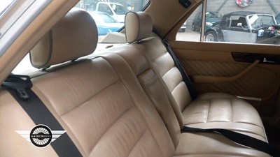 Lot 6 - 1989 MERCEDES 500 SE AUTO