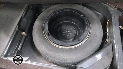 Lot 6 - 1989 MERCEDES 500 SE AUTO