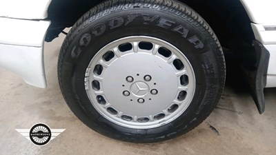 Lot 6 - 1989 MERCEDES 500 SE AUTO