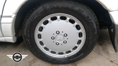 Lot 6 - 1989 MERCEDES 500 SE AUTO