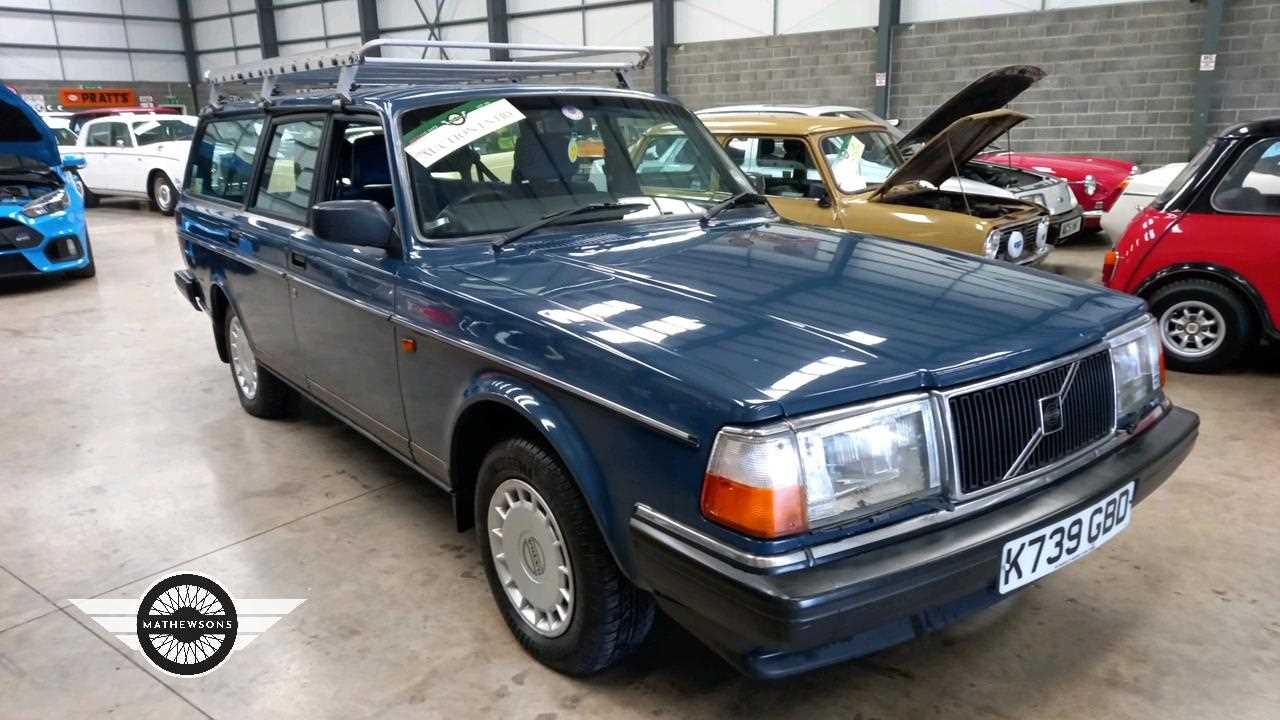Lot 588 - 1993 VOLVO 240 SE AUTO