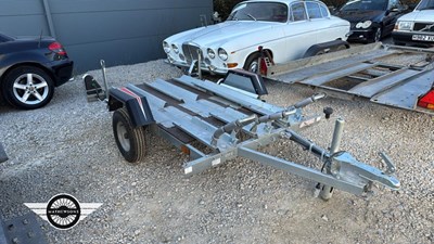 Lot 350 - ERDE THREE BIKE TRAILER