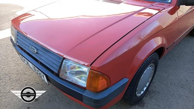 Lot 800 - 1982 FORD ESCORT L