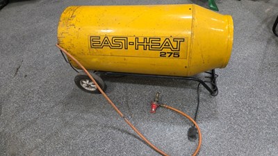 Lot 351 - LARGE GAS POWERED SPACE HEATER