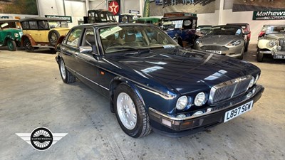 Lot 880 - 1994 JAGUAR XJ6 GOLD AUTO