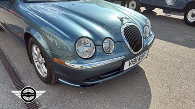 Lot 16 - 1999 JAGUAR S-TYPE V6 AUTO