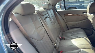 Lot 16 - 1999 JAGUAR S-TYPE V6 AUTO