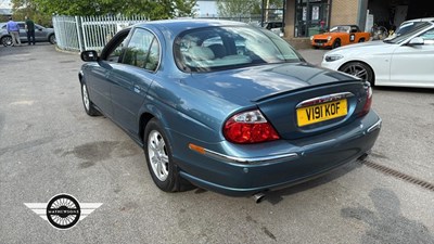Lot 16 - 1999 JAGUAR S-TYPE V6 AUTO