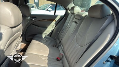 Lot 16 - 1999 JAGUAR S-TYPE V6 AUTO