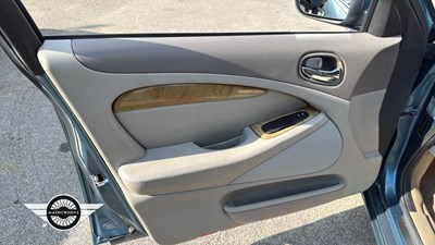 Lot 16 - 1999 JAGUAR S-TYPE V6 AUTO