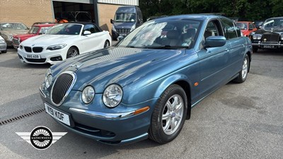 Lot 16 - 1999 JAGUAR S-TYPE V6 AUTO