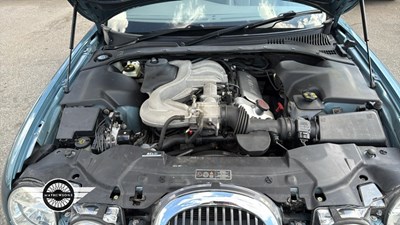 Lot 16 - 1999 JAGUAR S-TYPE V6 AUTO