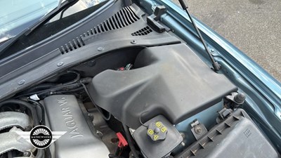 Lot 16 - 1999 JAGUAR S-TYPE V6 AUTO