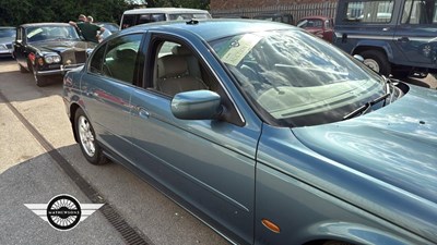 Lot 16 - 1999 JAGUAR S-TYPE V6 AUTO
