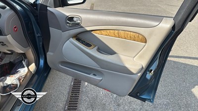 Lot 16 - 1999 JAGUAR S-TYPE V6 AUTO