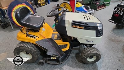 Lot 30 - RIDE ON LAWN MOWER CUB CADET GARDEN TRACTOR