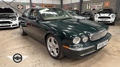 Lot 40 - 2006 JAGUAR XJ8 V8 SPORT AUTO